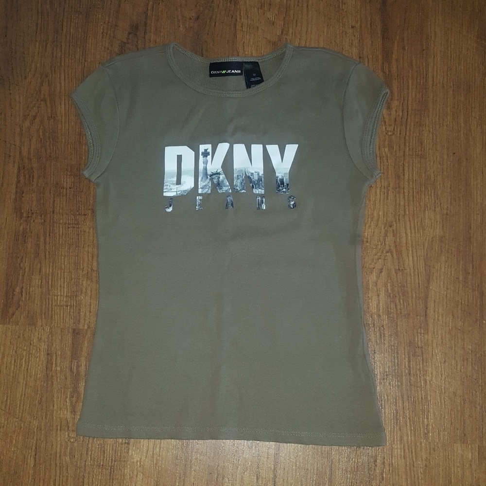 NWOT DKNY Tee sz M